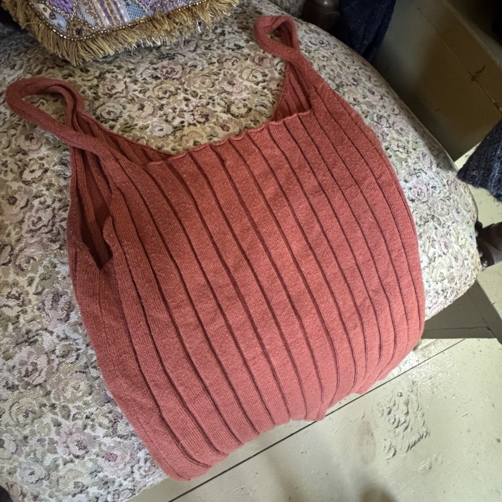 Sleeveless Ribbed Button-Front Tank in Rust - Picture 3 of 4